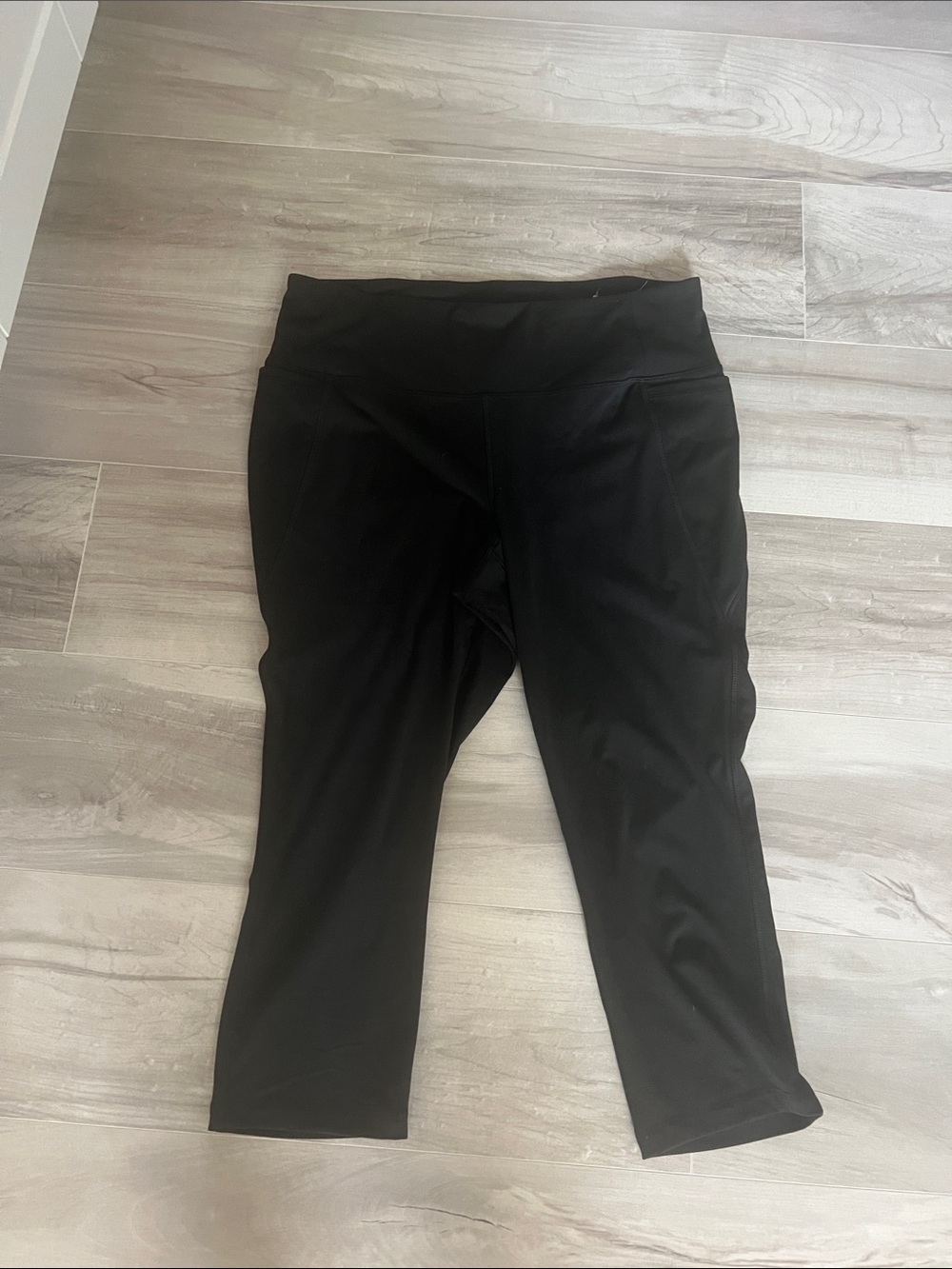Livi Active Black Capri Workout Leggings